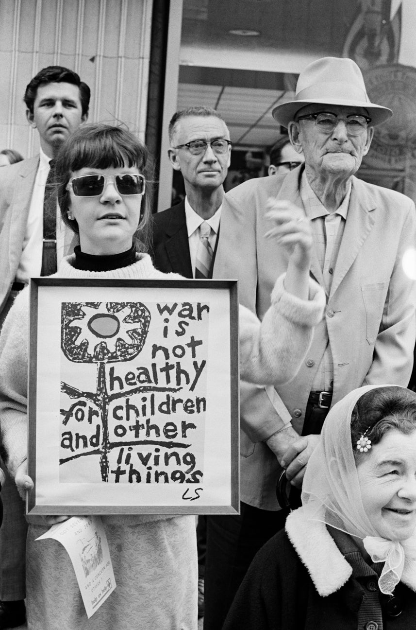 Elizabeth Sunflower: War is not Healthy, 1970